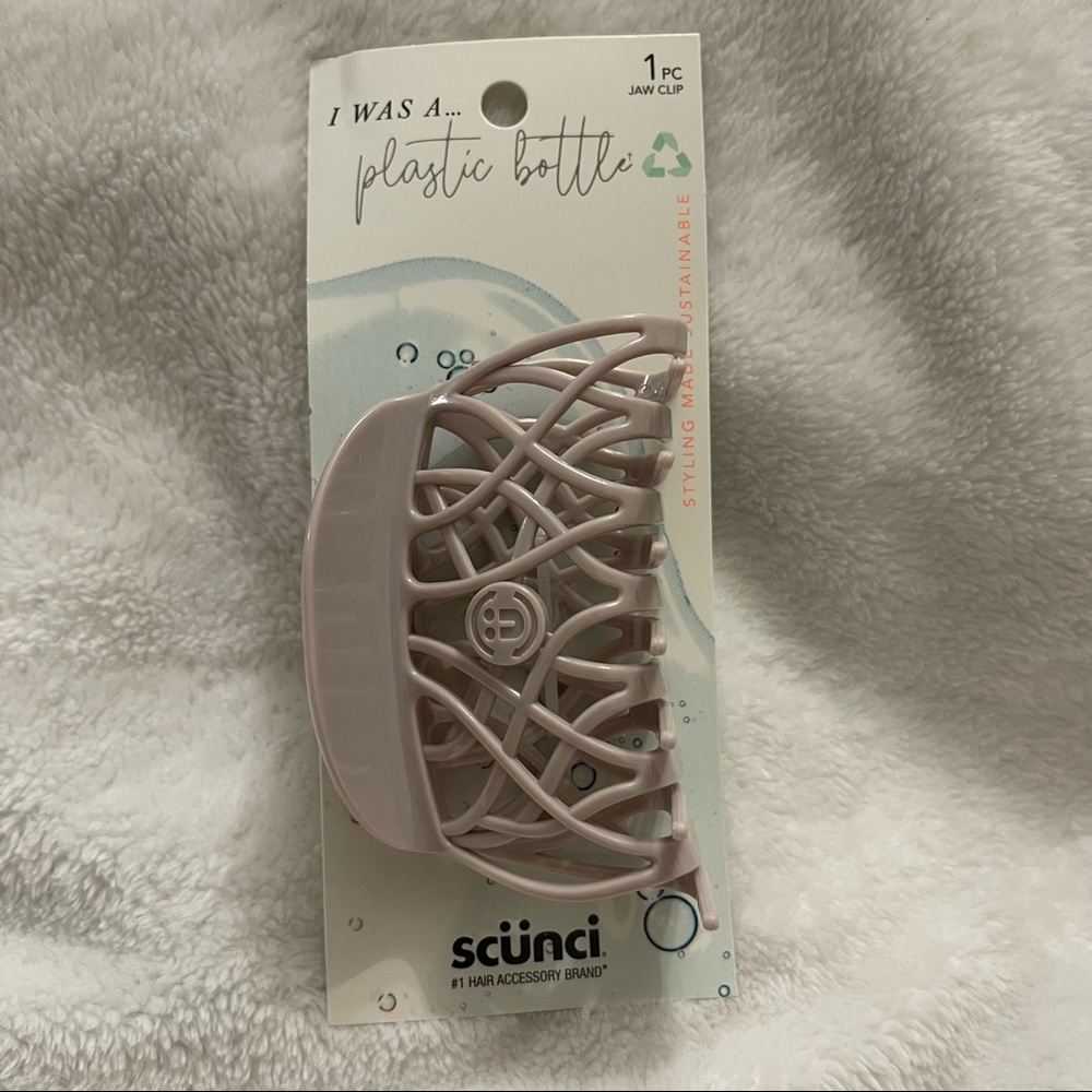 Scunci Jaw Clip was a plastic bottle pink/purple